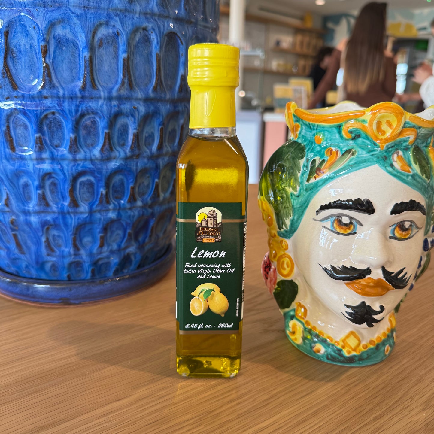 Lemon-infused extra virgin olive oil 250ml – fresh aroma for light recipes.